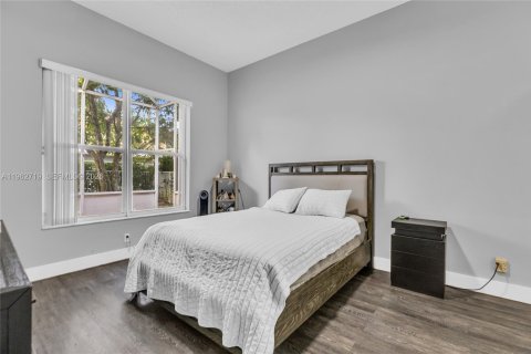 House in Pembroke Pines, Florida 4 bedrooms, 195.28 sq.m. № 2028915 - photo 16