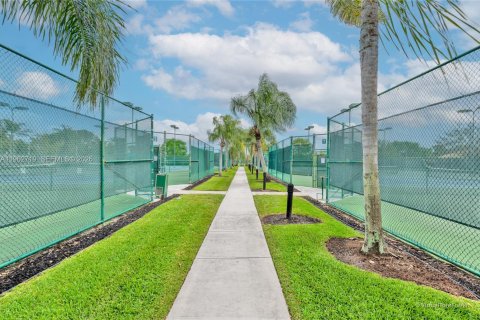 House in Pembroke Pines, Florida 4 bedrooms, 195.28 sq.m. № 2028915 - photo 27