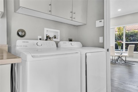 House in Pembroke Pines, Florida 4 bedrooms, 195.28 sq.m. № 2028915 - photo 22