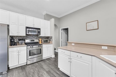 House in Pembroke Pines, Florida 4 bedrooms, 195.28 sq.m. № 2028915 - photo 8