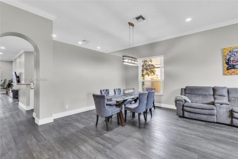 House in Pembroke Pines, Florida 4 bedrooms, 195.28 sq.m. № 2028915 - photo 2