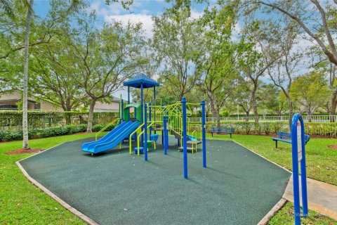 House in Pembroke Pines, Florida 4 bedrooms, 195.28 sq.m. № 2028915 - photo 26