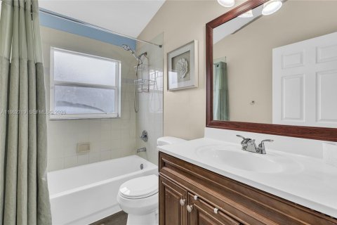 House in Pembroke Pines, Florida 4 bedrooms, 195.28 sq.m. № 2028915 - photo 14