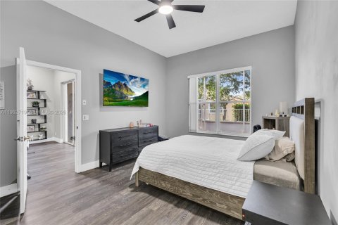 House in Pembroke Pines, Florida 4 bedrooms, 195.28 sq.m. № 2028915 - photo 18