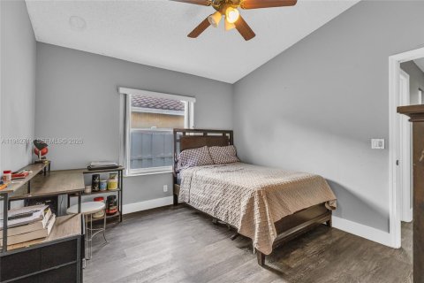 House in Pembroke Pines, Florida 4 bedrooms, 195.28 sq.m. № 2028915 - photo 13