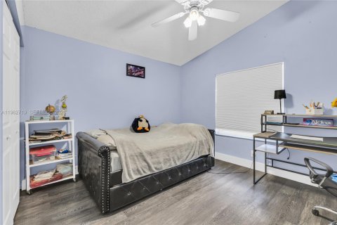 House in Pembroke Pines, Florida 4 bedrooms, 195.28 sq.m. № 2028915 - photo 15