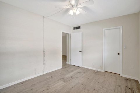 Condo in Fort Lauderdale, Florida, 2 bedrooms № 2154165 - photo 12