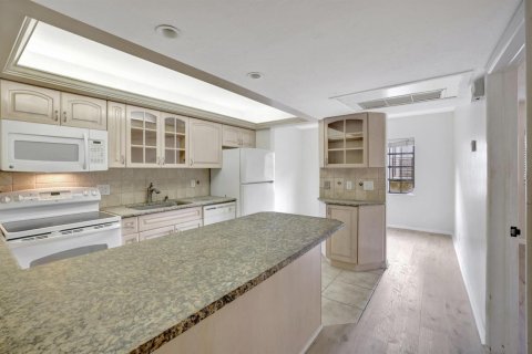 Condo in Fort Lauderdale, Florida, 2 bedrooms № 2154165 - photo 5