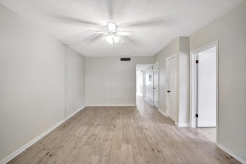 Condo in Fort Lauderdale, Florida, 2 bedrooms № 2154165 - photo 1