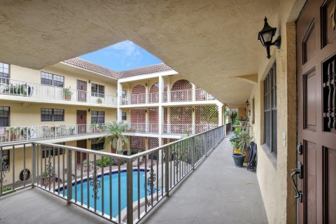 Condo in Fort Lauderdale, Florida, 2 bedrooms № 2154165 - photo 14