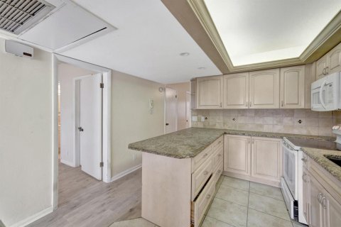 Condo in Fort Lauderdale, Florida, 2 bedrooms № 2154165 - photo 30