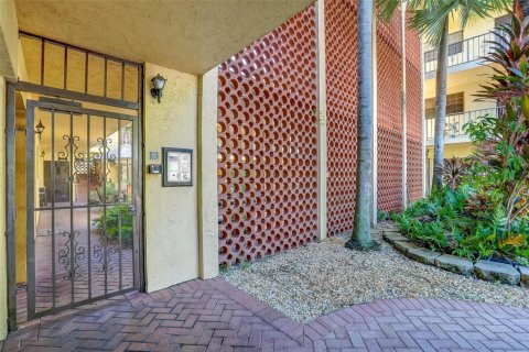 Condo in Fort Lauderdale, Florida, 2 bedrooms № 2154165 - photo 24