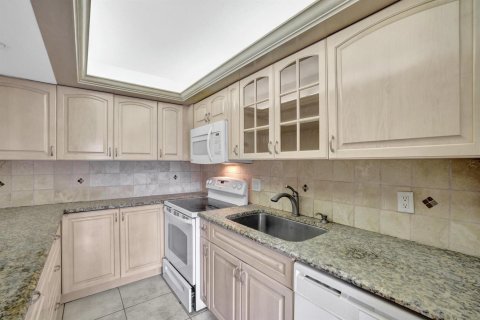 Condo in Fort Lauderdale, Florida, 2 bedrooms № 2154165 - photo 27