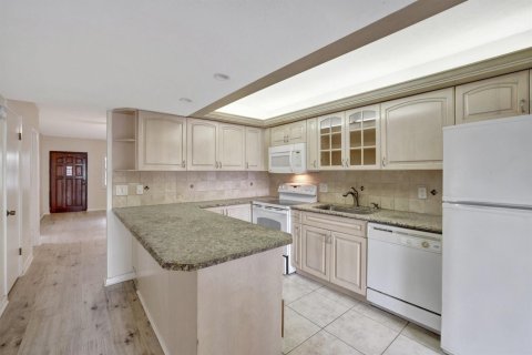 Condo in Fort Lauderdale, Florida, 2 bedrooms № 2154165 - photo 4