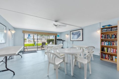 Condo in Jensen Beach, Florida, 1 bedroom № 2193327 - photo 26
