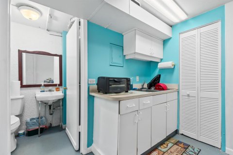 Condo in Jensen Beach, Florida, 1 bedroom № 2193327 - photo 25