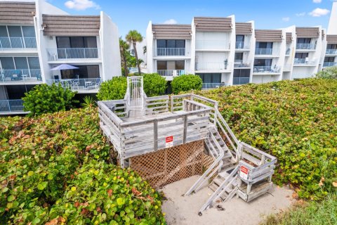 Condo in Jensen Beach, Florida, 1 bedroom № 2193327 - photo 18