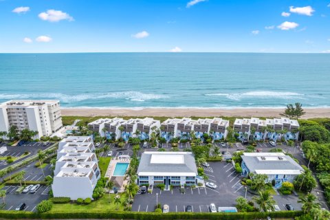 Condo in Jensen Beach, Florida, 1 bedroom № 2193327 - photo 23