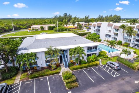 Condo in Jensen Beach, Florida, 1 bedroom № 2193327 - photo 15