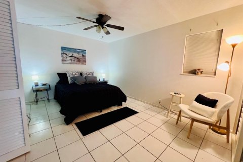 Condo in Jensen Beach, Florida, 1 bedroom № 2193327 - photo 12