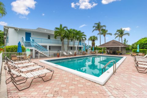 Condo in Jensen Beach, Florida, 1 bedroom № 2193327 - photo 16