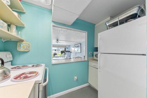 Condo in Jensen Beach, Florida, 1 bedroom № 2193327 - photo 27