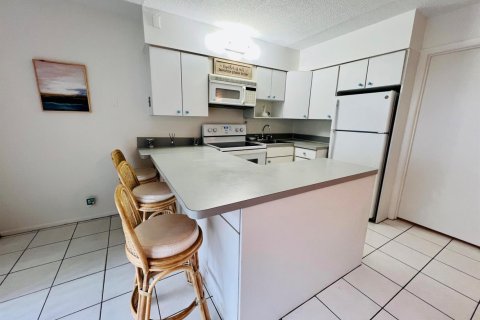 Condo in Jensen Beach, Florida, 1 bedroom № 2193327 - photo 10