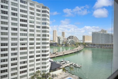 Condominio en venta en Miami, Florida, 2 dormitorios, 91.97 m2 № 1933256 - foto 1