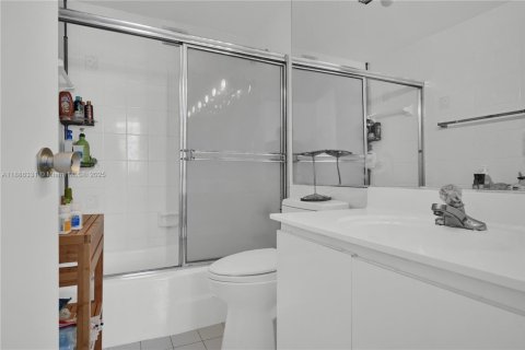 Condominio en venta en Miami, Florida, 2 dormitorios, 91.97 m2 № 1933256 - foto 11