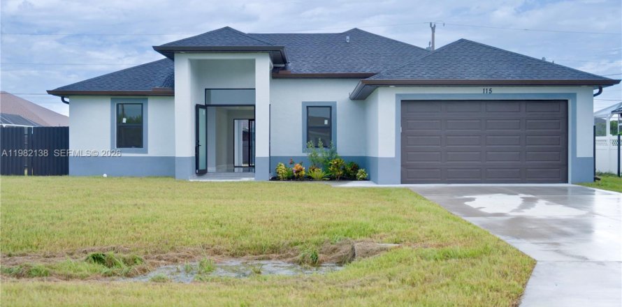 Дом в Кейп-Корал, Флорида 4 спальни, 171.13м2 № 2044797