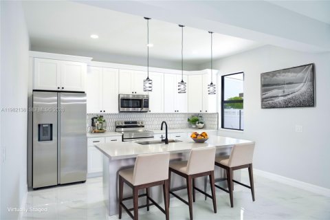 Купить виллу или дом в Кейп-Корал, Флорида 4 спальни, 171.13м2, № 2044797 - фото 7