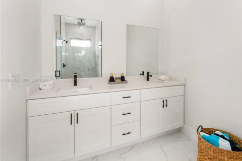 Купить виллу или дом в Кейп-Корал, Флорида 4 спальни, 171.13м2, № 2044797 - фото 14