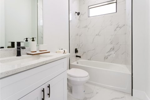 Купить виллу или дом в Кейп-Корал, Флорида 4 спальни, 171.13м2, № 2044797 - фото 18