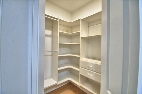 Condo in Kissimmee, Florida, 2 bedrooms  № 1635865 - photo 16