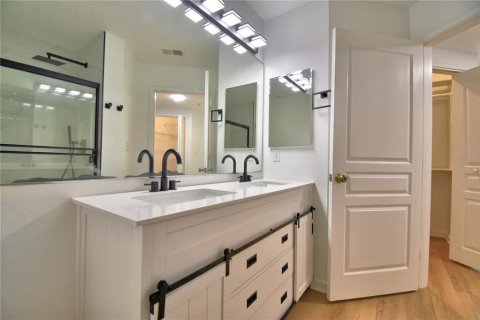 Condo in Kissimmee, Florida, 2 bedrooms  № 1635865 - photo 20