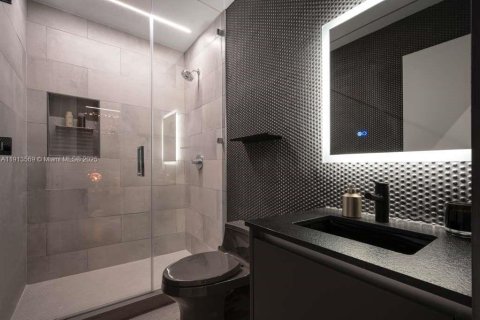 Condo in Miami, Florida, 3 bedrooms  № 1973632 - photo 18