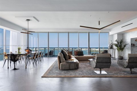 Condo in Miami, Florida, 3 bedrooms  № 1973632