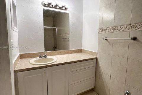 Copropriété à louer à Miami, Floride: 2 chambres, 108.23 m2 № 1968889 - photo 9