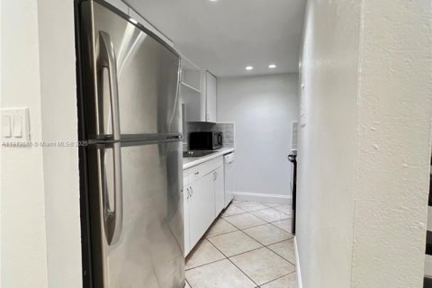 Copropriété à louer à Miami, Floride: 2 chambres, 108.23 m2 № 1968889 - photo 6