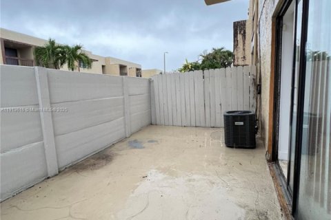 Copropriété à louer à Miami, Floride: 2 chambres, 108.23 m2 № 1968889 - photo 10