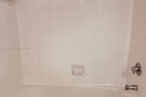 Снять в аренду кондоминиум в Мирамар, Флорида 1 спальня, 74.32м2, № 2006772 - фото 10