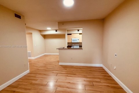 Снять в аренду кондоминиум в Мирамар, Флорида 1 спальня, 74.32м2, № 2006772 - фото 11