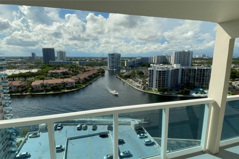 Condo in Hollywood, Florida, 2 bedrooms  № 2039788 - photo 3