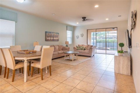 Casa en venta en Kissimmee, Florida, 6 dormitorios, 291.9 m2 № 2230535 - foto 4