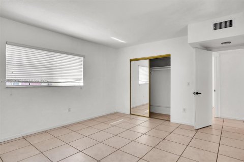 Condo in Pinecrest, Florida, 3 bedrooms  № 2069532 - photo 21