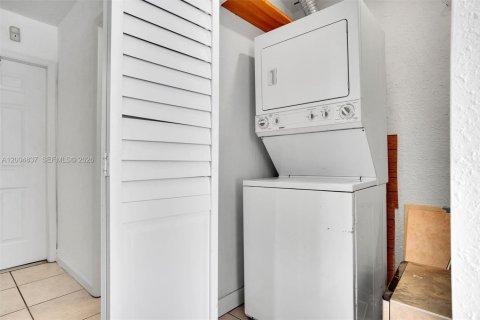 Condo in Pinecrest, Florida, 3 bedrooms  № 2069532 - photo 9