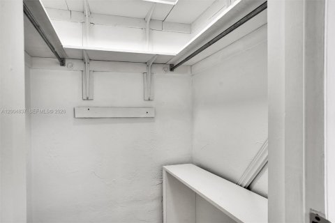 Condo in Pinecrest, Florida, 3 bedrooms  № 2069532 - photo 19