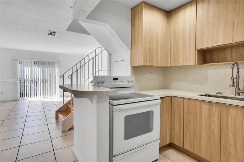 Condo in Pinecrest, Florida, 3 bedrooms  № 2069532 - photo 4