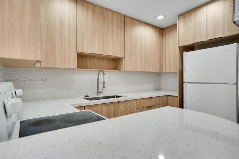 Condo in Pinecrest, Florida, 3 bedrooms  № 2069532 - photo 8