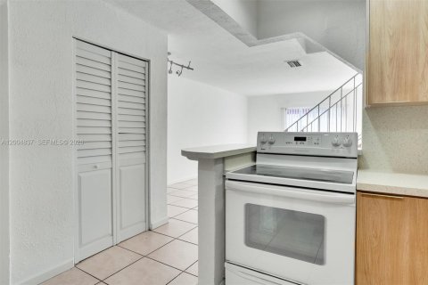 Condo in Pinecrest, Florida, 3 bedrooms  № 2069532 - photo 7